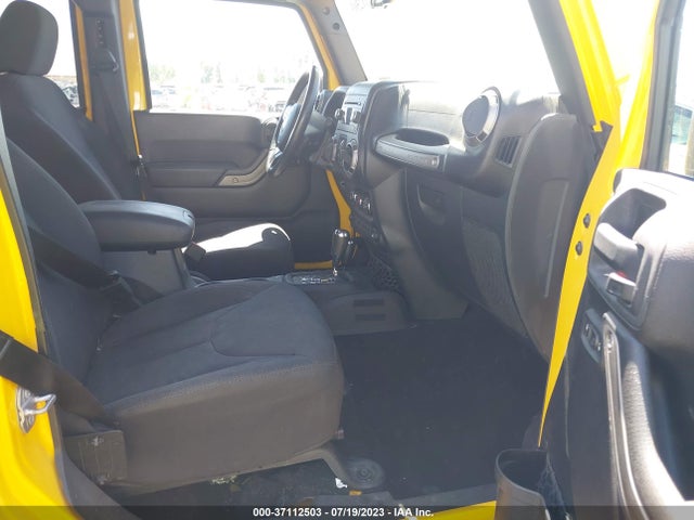1C4BJWDG3FL585406 Jeep Wrangler Unlimited Sport