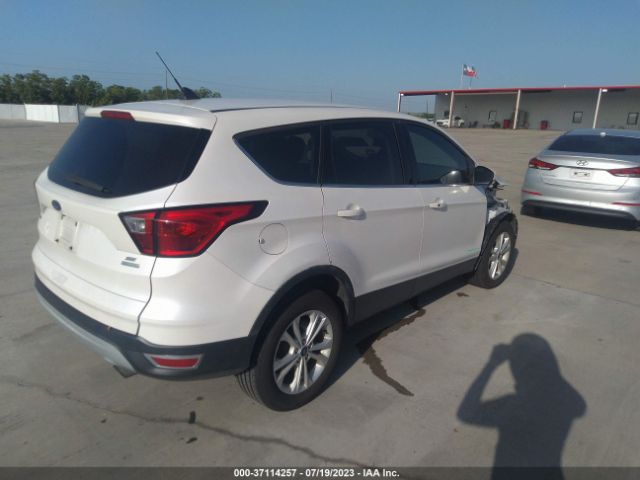 1FMCU0GD5KUC25371 Ford ESCAPE SE