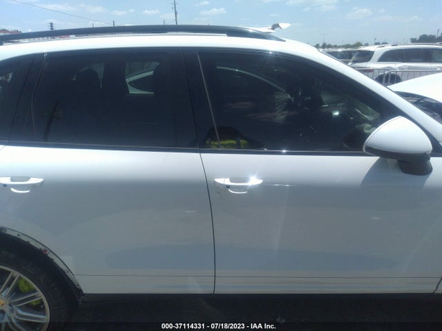 2016 Porsche Cayenne, VIN: WP1AE2A26GLA61801
