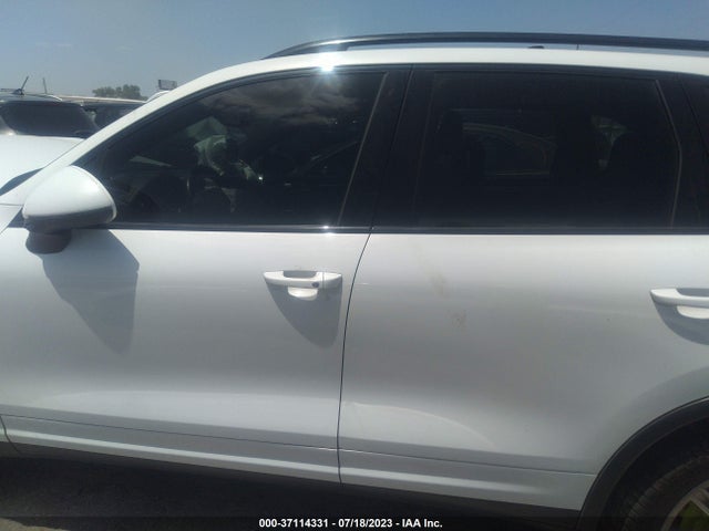 2016 Porsche Cayenne, VIN: WP1AE2A26GLA61801