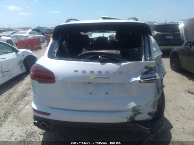 2016 Porsche Cayenne, VIN: WP1AE2A26GLA61801