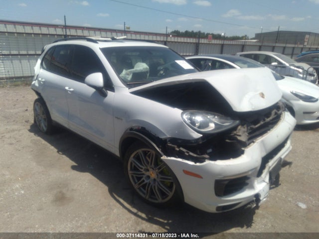 2016 Porsche Cayenne, VIN: WP1AE2A26GLA61801