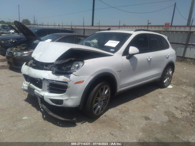 2016 Porsche Cayenne, VIN: WP1AE2A26GLA61801