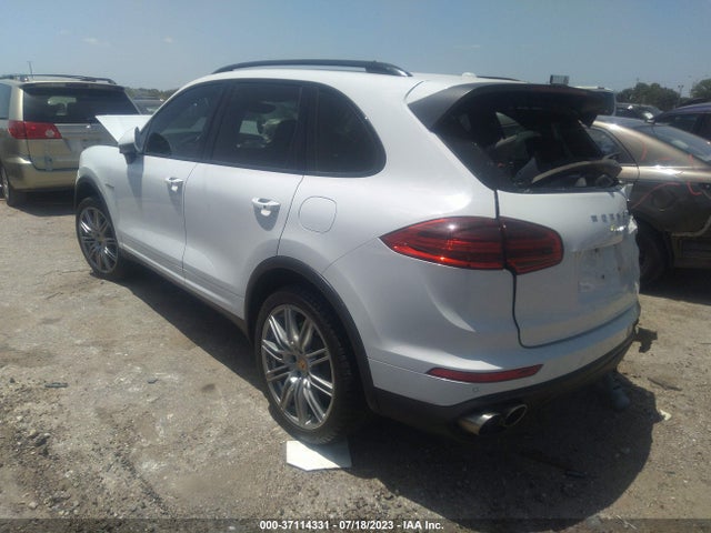 2016 Porsche Cayenne, VIN: WP1AE2A26GLA61801