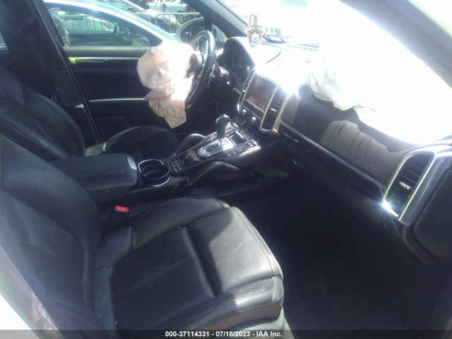 2016 Porsche Cayenne, VIN: WP1AE2A26GLA61801