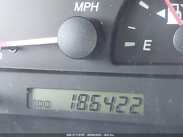 2004 TOYOTA CAMRY LE/XLE VIN: 4T1BF30KX4U586307
