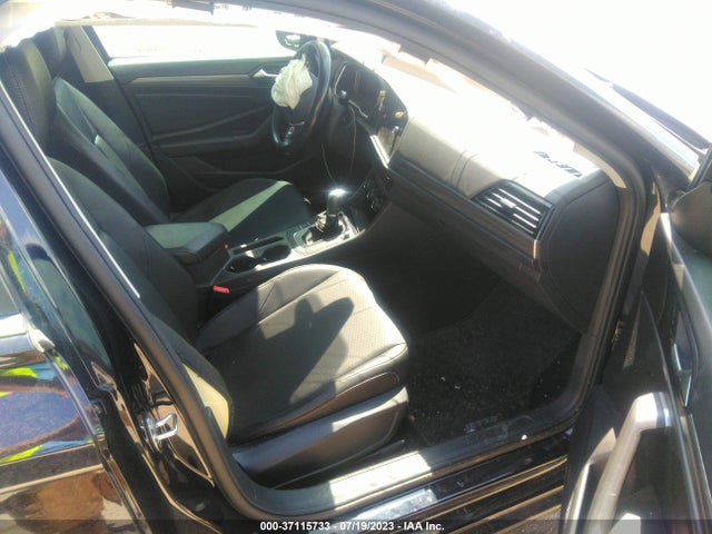 3VWE57BU1KM005026 Volkswagen JETTA SEL