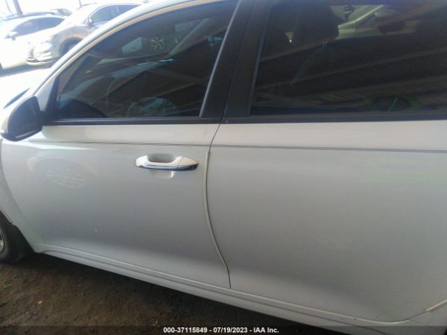 5XXGT4L35JG235884 KIA Optima Lx