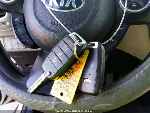 KNDJN2A2XE7052378 KIA Soul Base