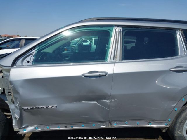 3C4NJCAB3JT250793 Jeep Compass Sport