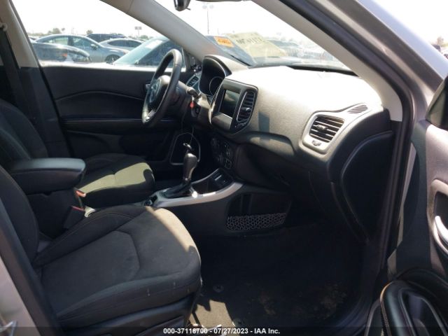 3C4NJCAB3JT250793 Jeep Compass Sport