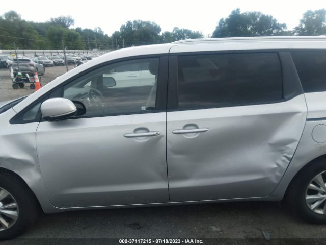 KNDMB5C11G6150817 KIA SEDONA LX