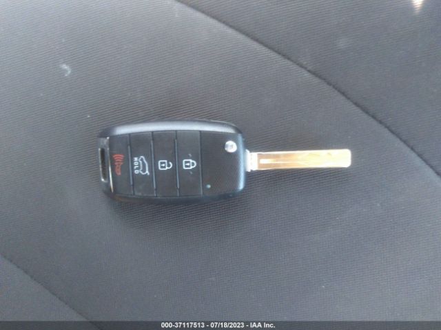 KNDJN2A2XF7786603 KIA Soul Base