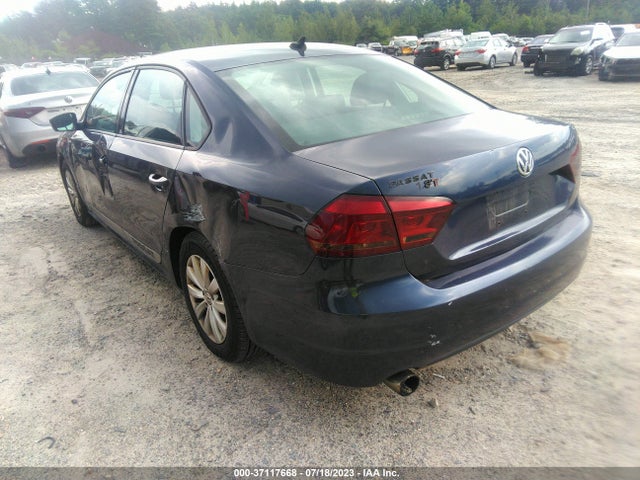 1VWAT7A32EC077243 Volkswagen Passat Wolfsburg Ed