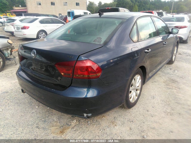 1VWAT7A32EC077243 Volkswagen Passat Wolfsburg Ed