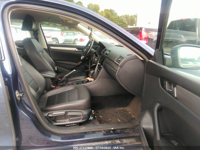 1VWAT7A32EC077243 Volkswagen Passat Wolfsburg Ed