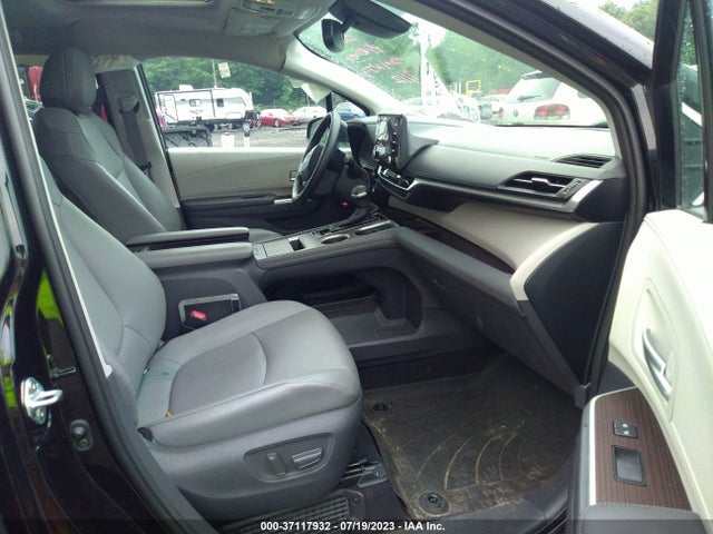 2021 TOYOTA SIENNA XLE VIN: 5TDJRKEC3MS021551