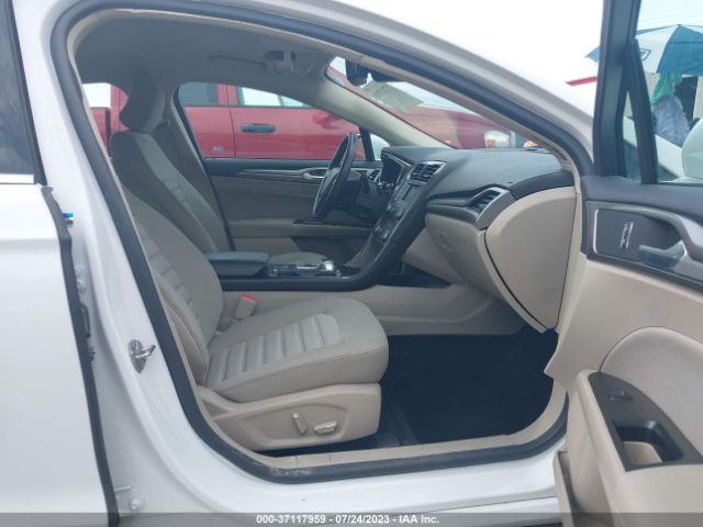 3FA6P0H71HR388963 Ford FUSION SE