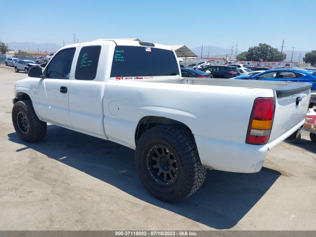 2000 CHEVROLET SILVERADO 1500 LS VIN: 2GCEC19T5Y1162092