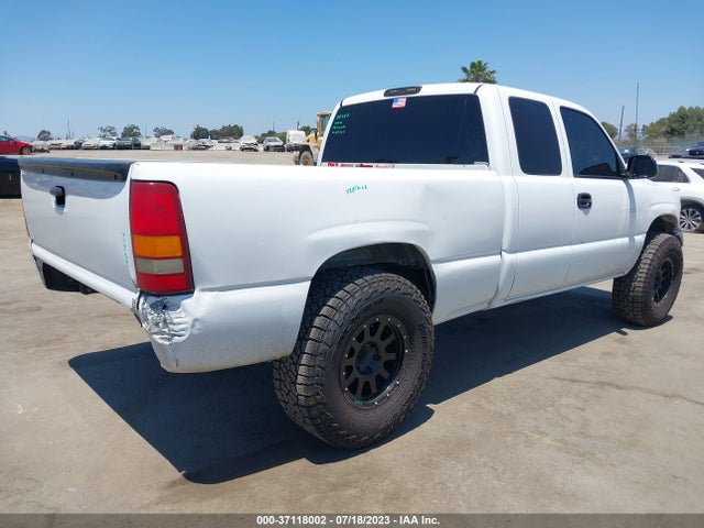 2000 CHEVROLET SILVERADO 1500 LS VIN: 2GCEC19T5Y1162092