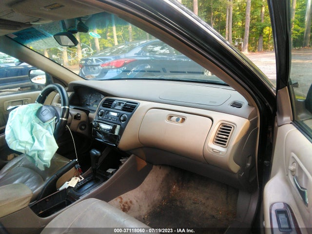 2000 HONDA ACCORD SDN EX W/LEATHER VIN: 1HGCG1658YA051240