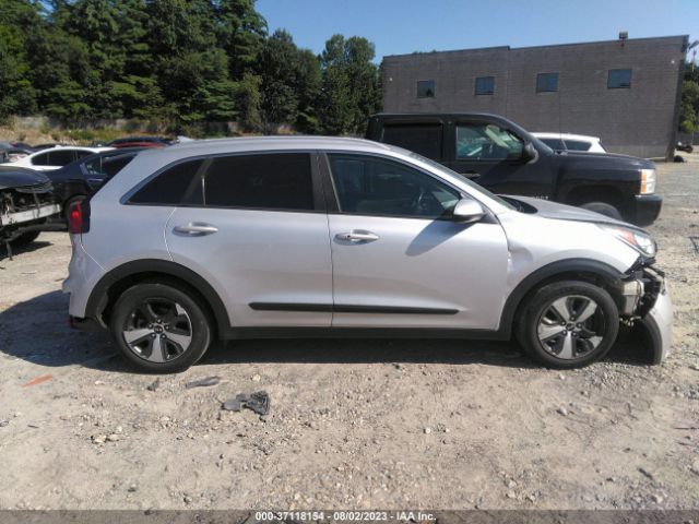 KNDCB3LC5H5071949 KIA NIRO LX