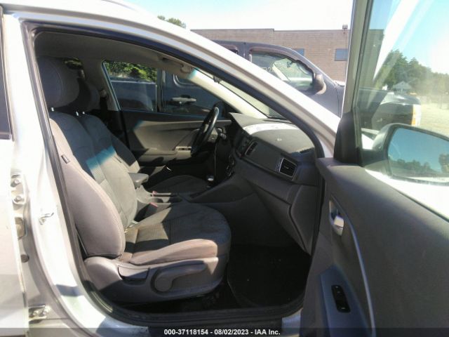 KNDCB3LC5H5071949 KIA NIRO LX
