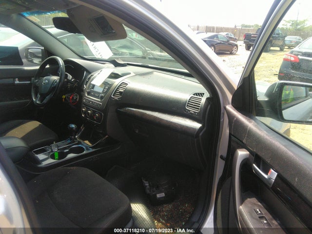 2014 KIA SORENTO LX VIN: 5XYKT3A63EG500398