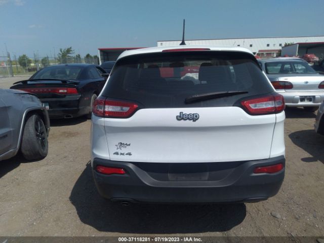 1C4PJMAB6FW775640 Jeep Cherokee Sport