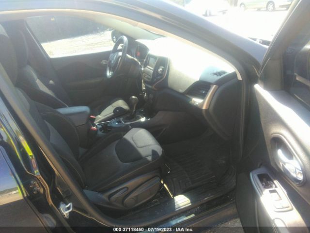1C4PJMAB5FW565014 Jeep Cherokee Sport