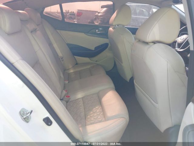 1N4AA6AP6HC382728 Nissan Maxima Platinum