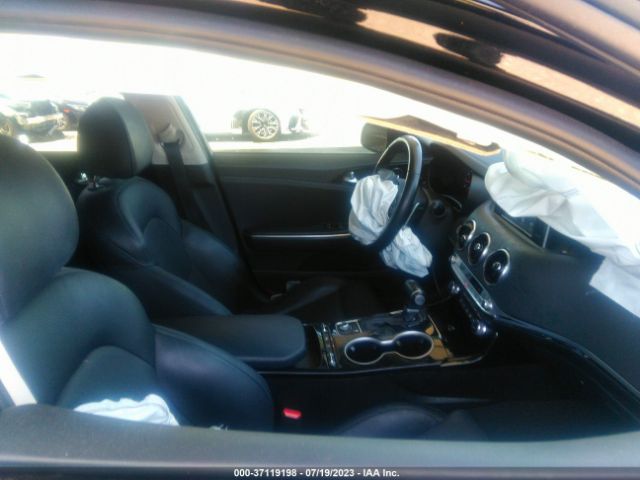 KNAE15LA1J6015221 KIA Stinger Base