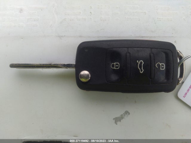 1VWAT7A35HC015663 Volkswagen Passat 1.8t S