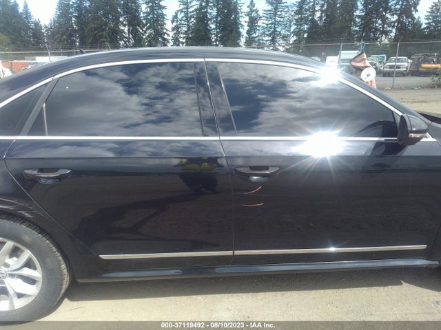 1VWAT7A35HC015663 Volkswagen Passat 1.8t S
