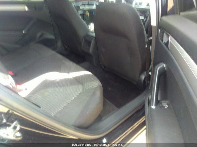 1VWAT7A35HC015663 Volkswagen Passat 1.8t S