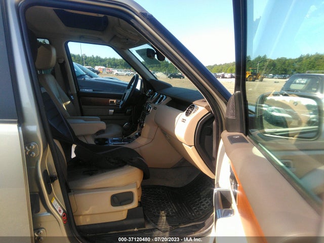 2011 LAND ROVER LR4 LUX VIN: SALAK2D49BA568650