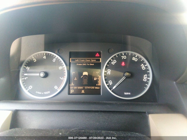 2011 LAND ROVER LR4 LUX VIN: SALAK2D49BA568650