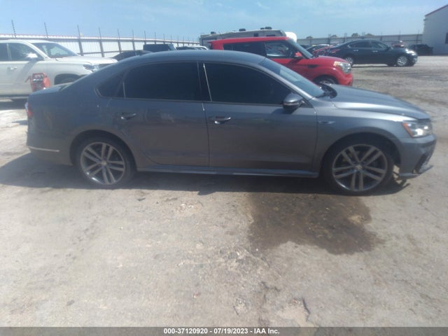 1VWAA7A30JC030602 Volkswagen Passat 2.0t S/r-line