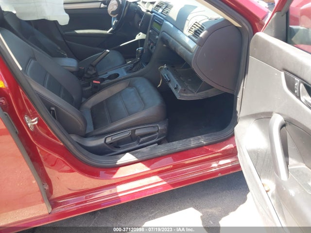 1VWAT7A38FC054003 Volkswagen Passat 1.8t Wolfsburg Ed