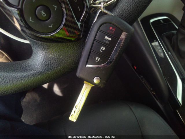 5YFEPRAE0LP099610 Toyota COROLLA LE