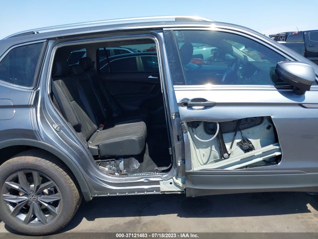 3VV2B7AX6NM162339 Volkswagen TIGUAN SE