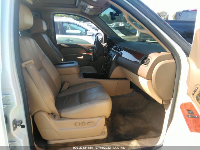 2011 CHEVROLET SUBURBAN 1GNSCJE0XBR396832 Photo 4