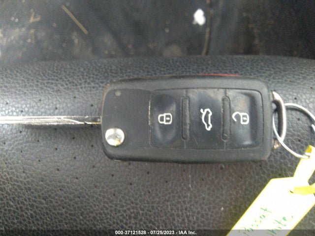 1VWBT7A31HC016507 Volkswagen Passat 1.8t Se