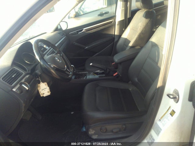 1VWBT7A31HC016507 Volkswagen Passat 1.8t Se
