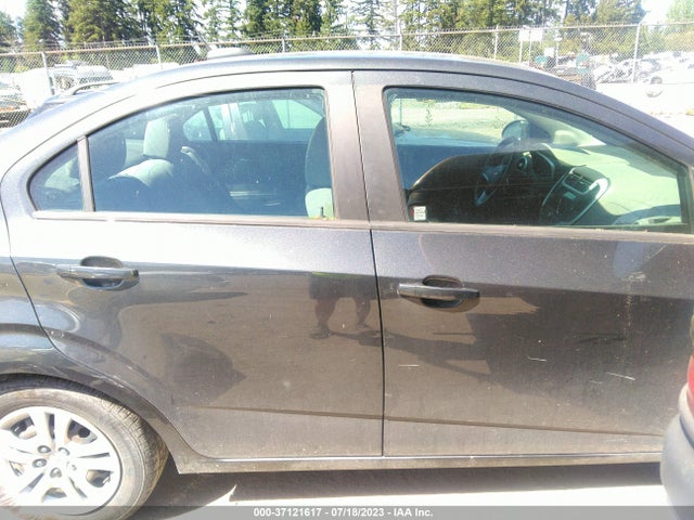 Chevrolet SONIC LS 2018 1G1JB5SG8J4124929 Image 14