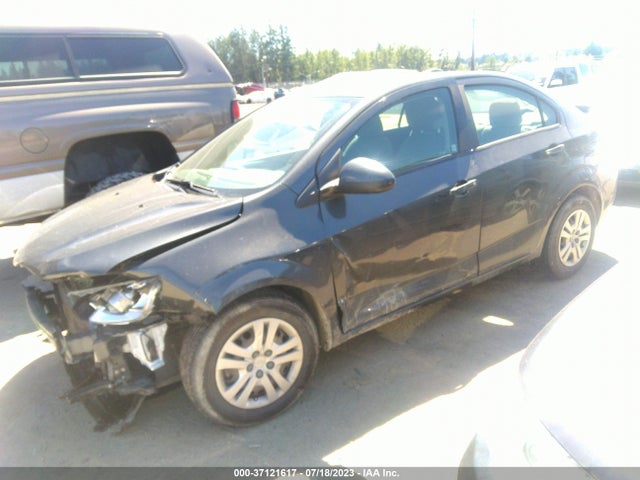 Chevrolet SONIC LS 2018 1G1JB5SG8J4124929 Image 2