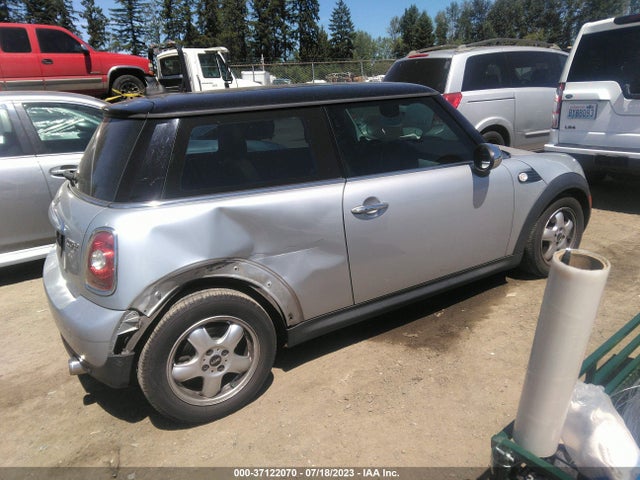 2008 MINI COOPER HARDTOP VIN: WMWMF33588TT62836