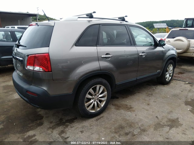 2011 KIA SORENTO LX VIN: 5XYKTDA25BG136726