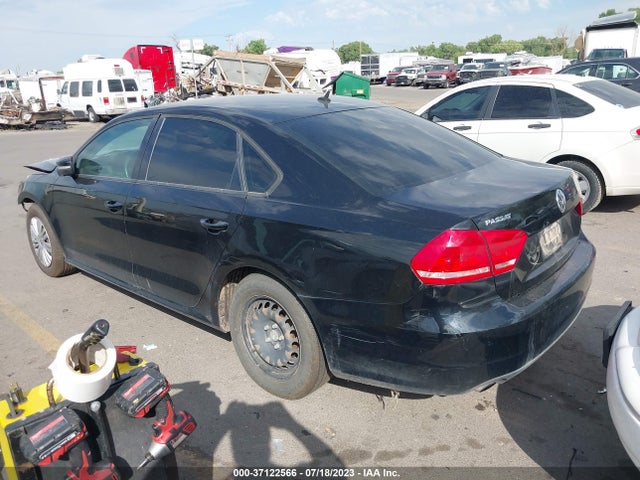 1VWAS7A39FC033017 Volkswagen Passat 1.8t S