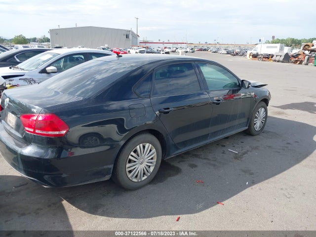 1VWAS7A39FC033017 Volkswagen Passat 1.8t S